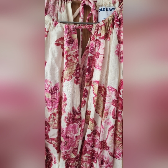 Old Navy Pink and White Pleated Tie Front Tank Top - Picture 2 of 4